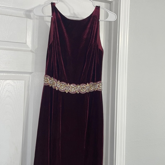 Classy Red Velvet Dress - Picture 3 of 4